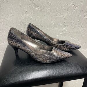 Bandolino Snakeskin Patterned Heels - Blue Details
